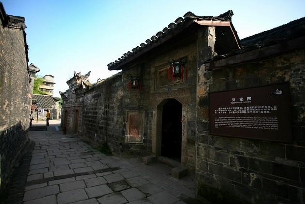 解惑宝——不靠颜值,只靠穿搭提升个人魅力与气质的方式有哪些?有问必答平台